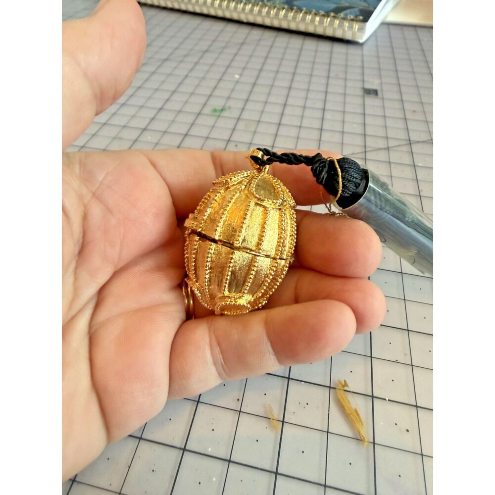 1995 vintage Estée Lauder "Oval Filigree Egg"